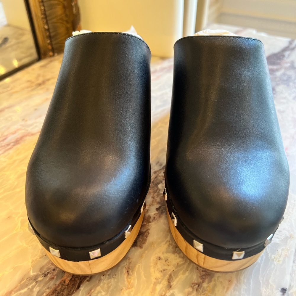 Black Leather Steve Madden Brooklyn Clogs size 6